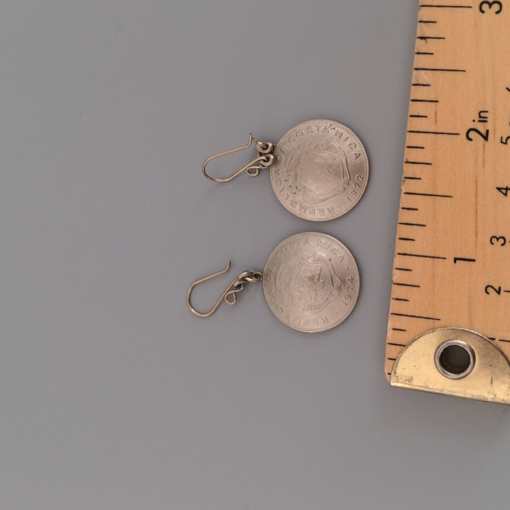 Vintage Costa Rica Coin Earrings  1974 25 Centimos History Culture Dangle - Picture 3 of 3
